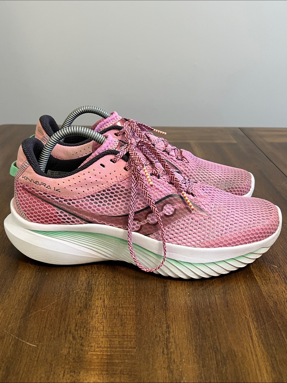 Saucony Kinvara 14 Pink Running Shoes S10823-25 Women’s Size 9.5